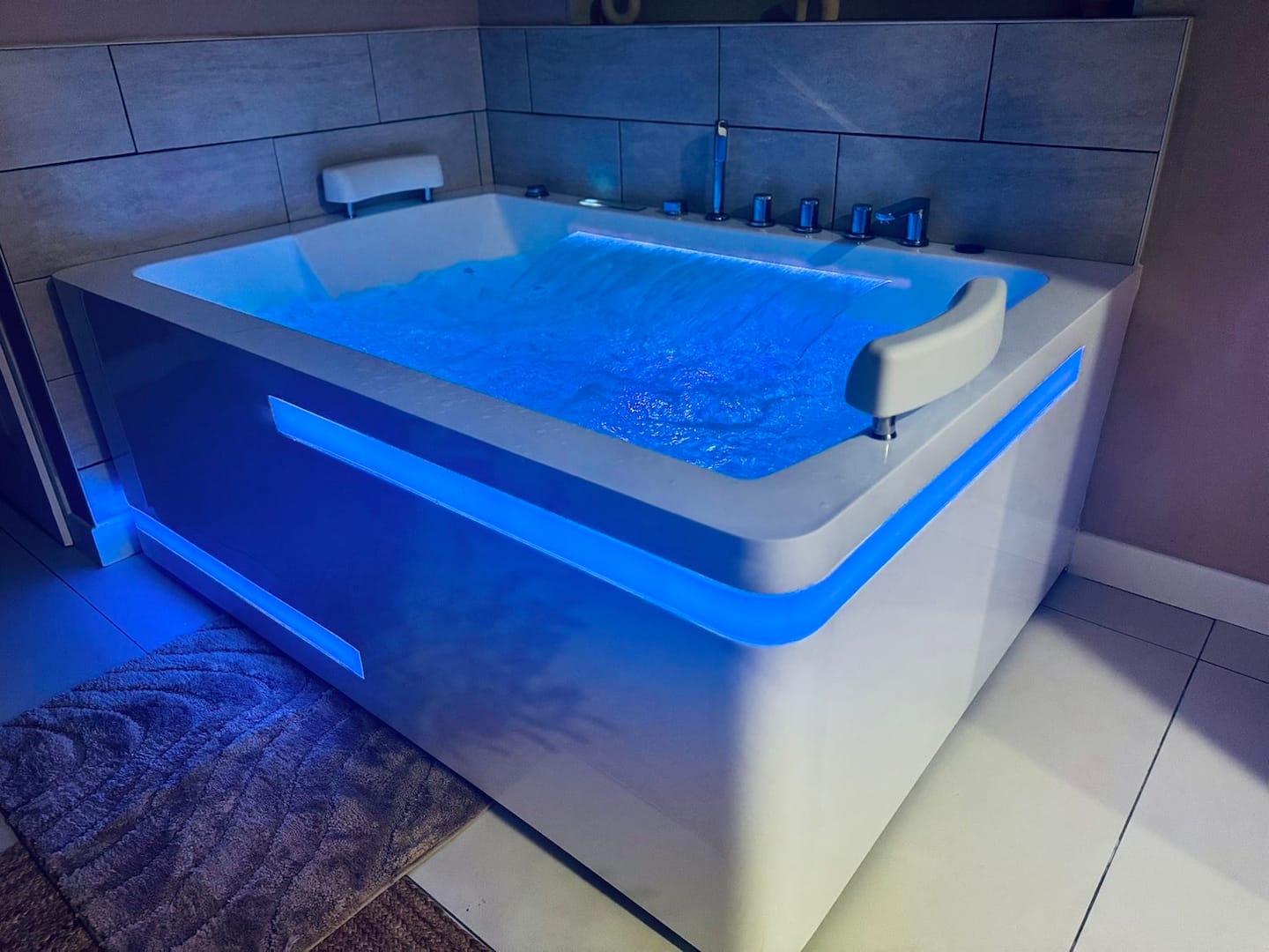 Baignoire balnéo 64 jets hydromassants, spa en amoureux Armentières